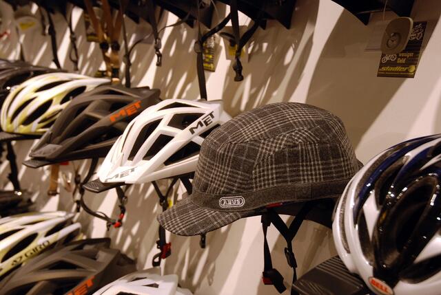 Helm passend zum Sattel vom Bild davor ...