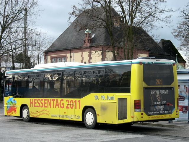 Hessentagsbus am Bussteig 9 in Bad Homburg
