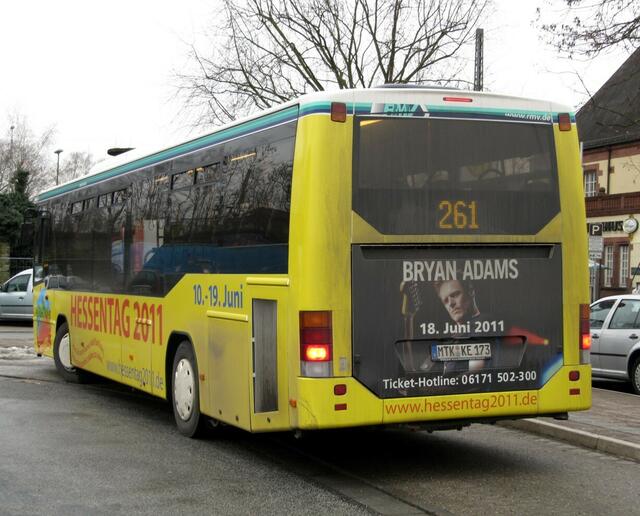 Auf dem Heck wird für ein Hessentagskonzert geworben.