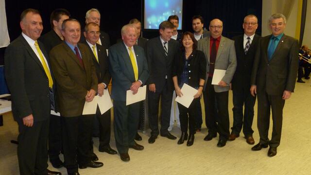 Gruppenbild mit Dame: geehrte TSV-Mitglieder