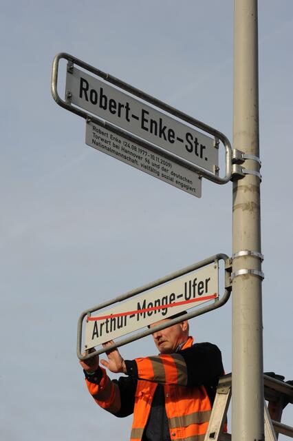 Robert Enke Strasse 1