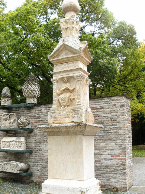 röm. Grabstele (Augsburg am Dom)