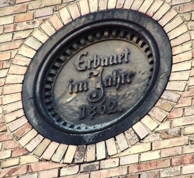 1862 bis 1863 lies er hier Gebäude errichten.
