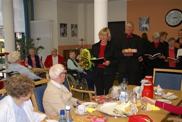 Gratulation durch die 1. Vorsitzende Elke Niehof-Holzapfel