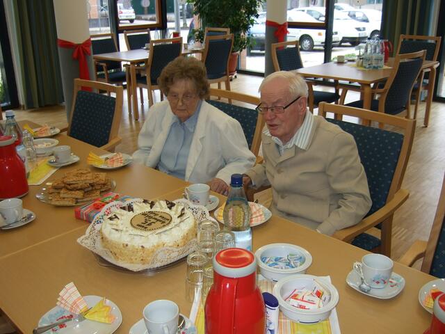 Geburtstagsfeier am Nachmittag, Brunhilde und Wilhelm Schmiedchen