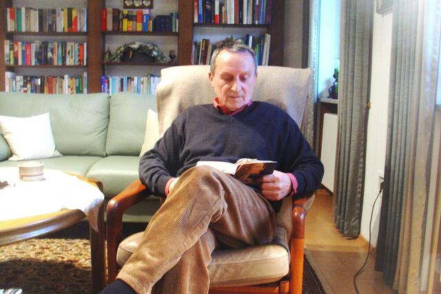 Er liest gerne historische Literatur