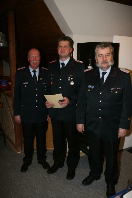 Raimund Feist (Ortsbrandmeister), Oliver Jänsch (stv. Ortsbrandmeister)ausgezeichnet, Rudolf Bennecke (Brandschutzabschnittsleiter III)