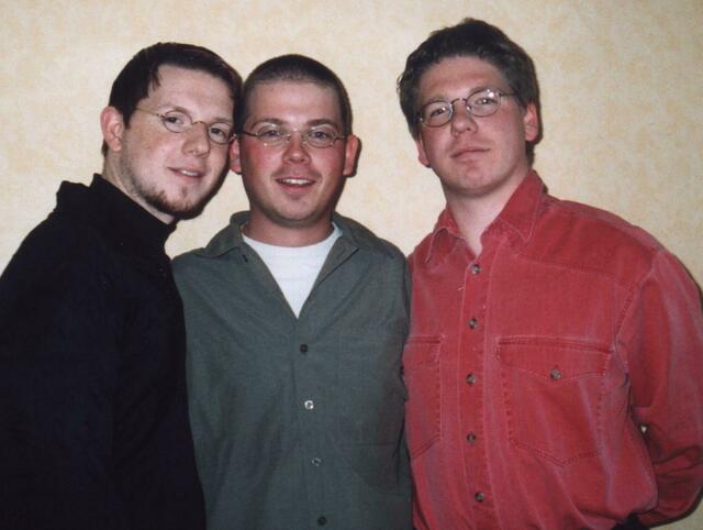 Mit den Brüdern Felix (links) und Tobias (Mitte) im Oktober 2003 | Foto: Florian Hentschel