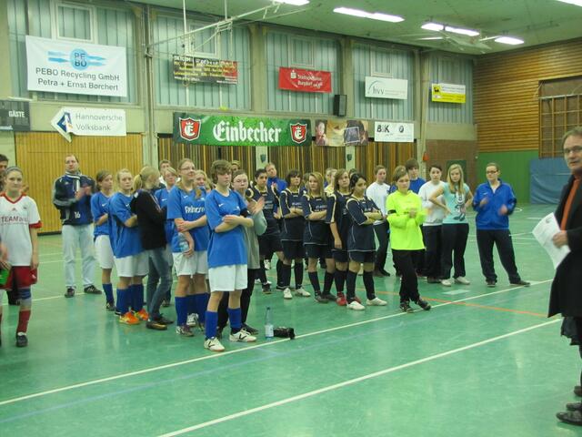 Siegerehrung B-Juniorinnen Hallenmeisterschaft des NFV Kreis Hannover Land