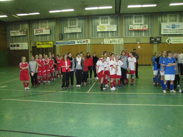 Siegerehrung B-Juniorinnen Hallenmeisterschaft des NFV Kreis Hannover Land