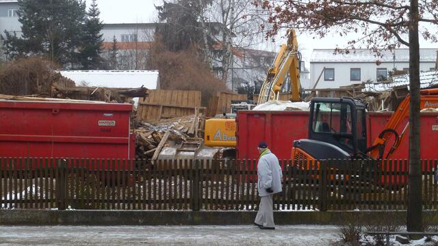 Mancher Gersthofer beobachtete nachdenklich die Arbeiten