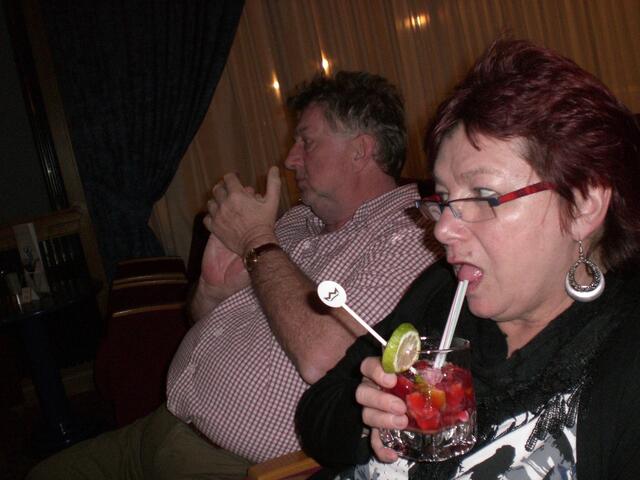 immer noch in der Hotelbar.