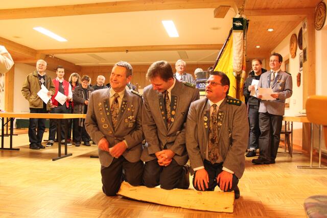 Vorstandschaft beim Scheitl-knien