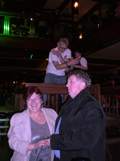 Gertrud und Franz wagen ein Tänzchen