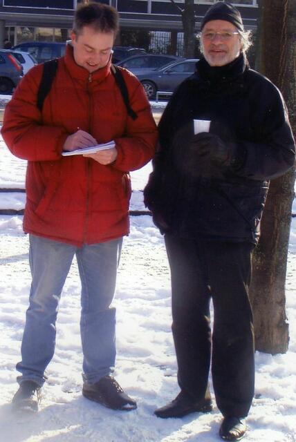 Kundgebung am 4. Dezember 2010 in der Bannmeile des Landtags. Rechts Sid Auffarth, der Spiritus Rector der Aktion