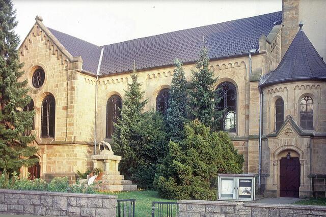 Kirchenschiff (1874 - 1876) mit Sandstein aus Derneburg verblendet