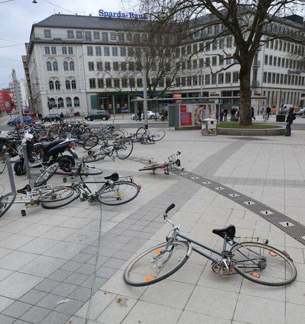 Einige Räder sind weit geflogen.