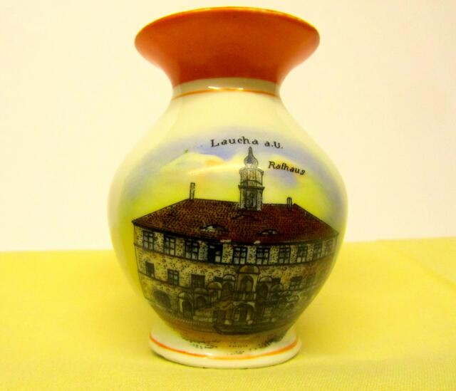 Vase mit Rathaus-Motiv