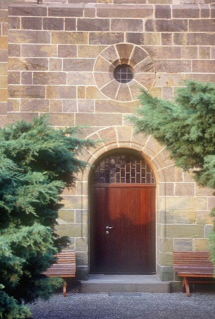 Die Barbecker Dorfkirche von 1856/57 im neoromanischen Baustil. Foto: Helmut Kuzina