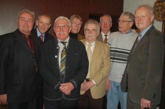 Der Gründerjahrgang der Sparte - Eberhard Wagner, Werner Lühring, Günther Hoheisel, Rolf Michler, Wilfried Koch, Helmut Niemann, Eckhard Finke und Werner Büsing