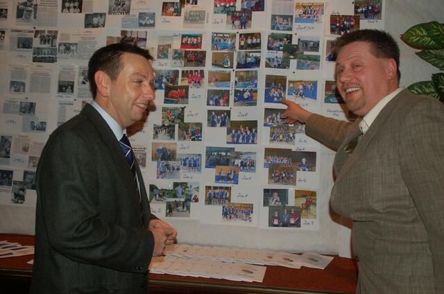 Peter Schrader und Peter Jonack bei den aktuellen Bildern
