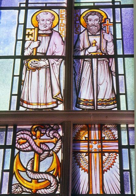 Das Broistedter St.-Petrus-/St.-Paulus-Kirchenfenster. Foto: Helmut Kuzina
