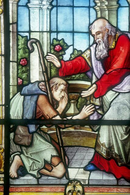 Seitenfenster von 1908 zum biblischen Gleichnis vom verlorenen Sohn
