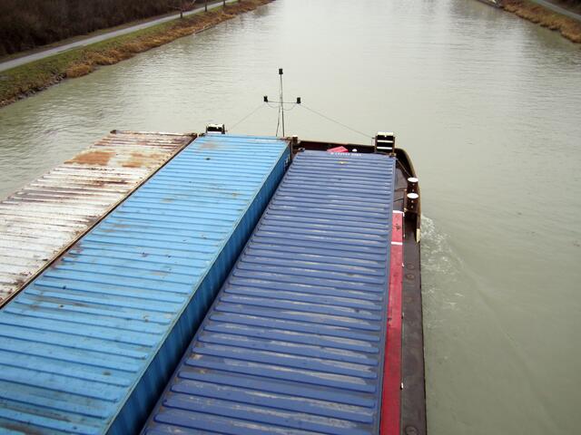 .... blaue Kisten ...