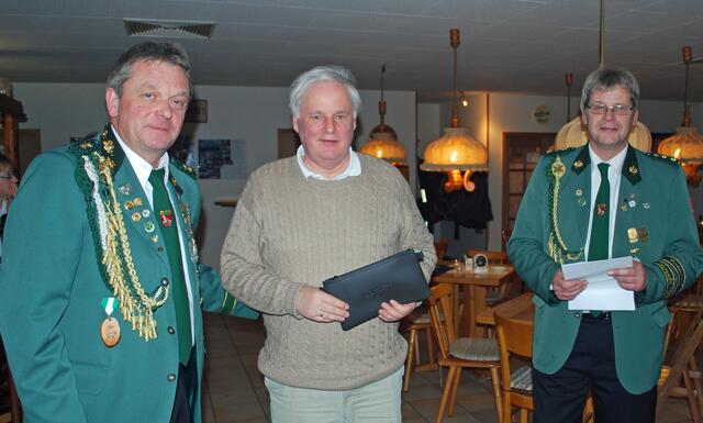 Sieger Preisschießen Bodo Drews mit Heinz Henning Feise und Bert Freund