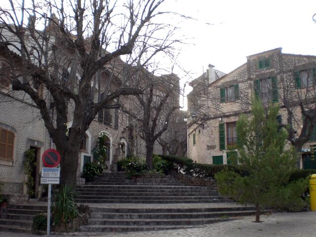 Valldemossa ist dagegen ein kleiner ruhiger Ort, wenn man außerhalb der Saison kommt.