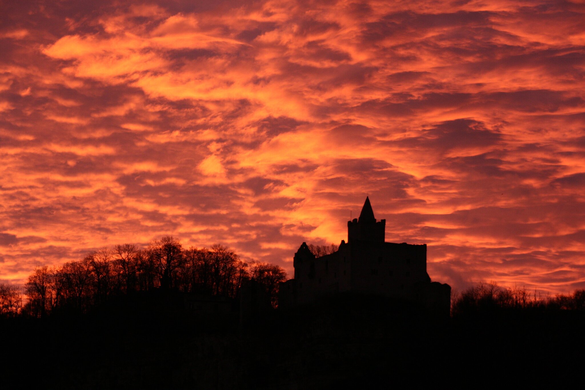 Sonnenaufgang über der Rudelsburg heute Bad Kösen Sonnenaufgang über der Rudelsburg heute Bad Kösen