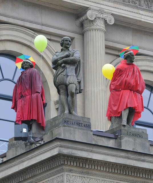 Shakespeare trägt das Wetter mit Fassung.