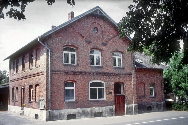 In diesem Gebäude in der Großen Straße befanden sich die Kapelle (Erdgeschoss) und die Wohnung des Pfarrers (Obergeschoss).  Foto: Helmut Kuzina