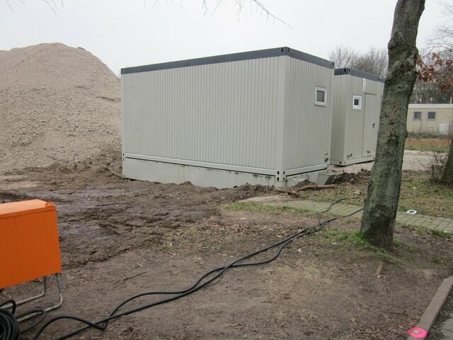 natürlich bekommen die Container auch Strom ....