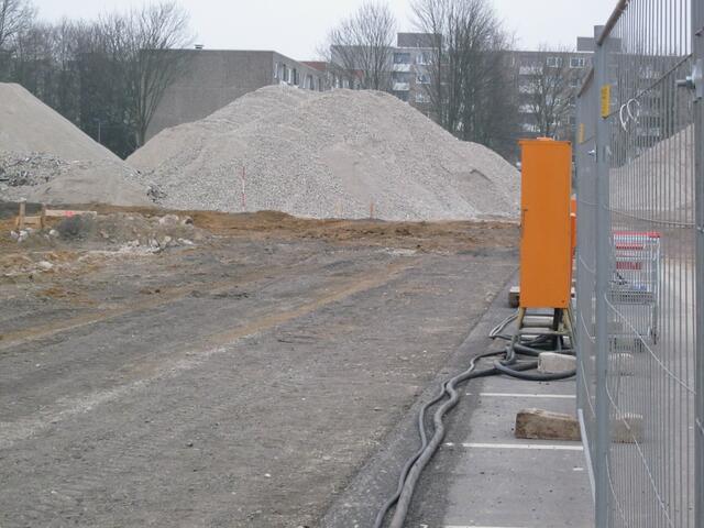 überall werden Starkstromkästen aufgestellt .....