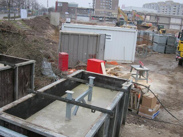 Betonsockel wurden gegossen ....