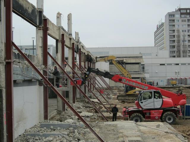 arbeiten an der Fassade und am Boden .....