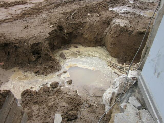 das Grundwasser drückt schon nach oben .....