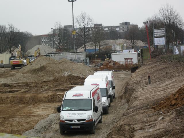 die Firma Kokoschka ist mit 5 Mitarbeitern vor Ort .....