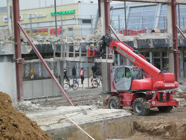 auch der Manitou kommt wieder zum Einsatz ....