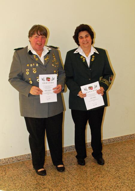 rechts Sigrid Spintge, Verdienstnadel Gold NSSV