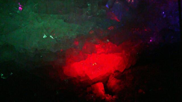 Faszinierende Bilder aus der Kristallgrotte