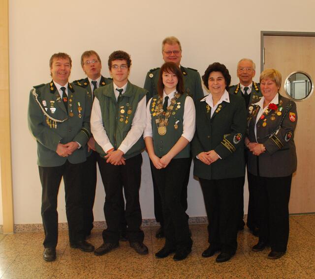 Die Geehrten des SV Osterwald U/E: v.l. Bernd Körber, Bert Freund, Felix Frost, Lorena Rittermann, Uwe Freund, Sigrid Spintge, Hans - Joachim Spintge, Doris Schumann