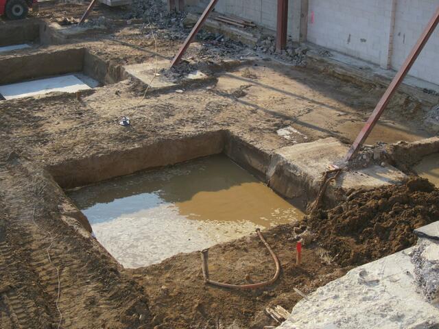 das Wasser aus den Gruben zu bekommen ....