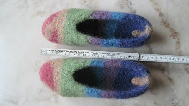 Beim Filzen im 40°Waschgang schrumpfen die Schuhe auf Größe 38/39