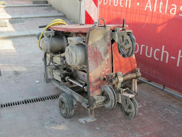 ein Teil der Betonsäge ....