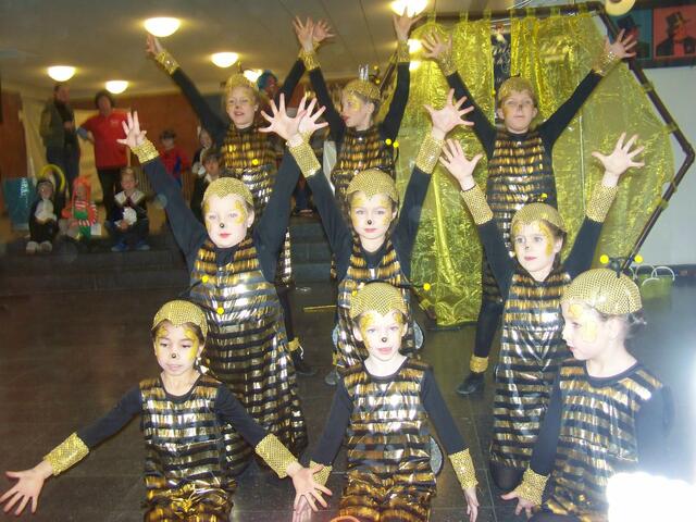 Bienentanz beim Kinderkarneval der Eugenesen