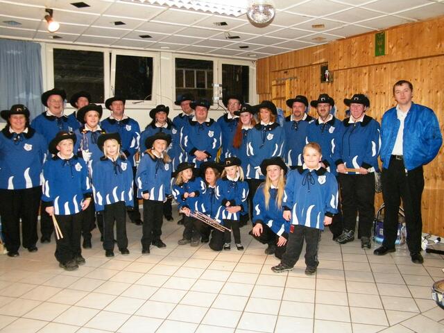 Freies Fanfarenkorps Alt-Laatzen bei der KG Blau-Gelb Buchholz