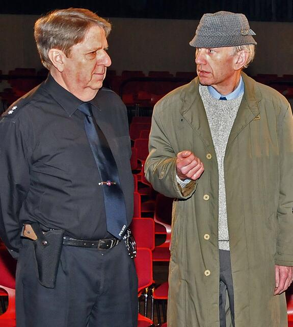 Zwei Polizisten ermittel: es spielen Peter Hallbauer (l.) und Rainer Picht (r)