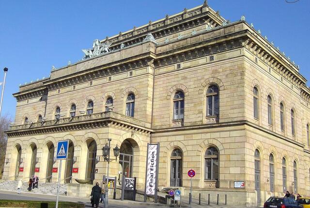 ... noch mal etwas näher ran ans Theater ...